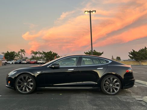 Used 2014 Tesla Model S Sedan 4D image 4