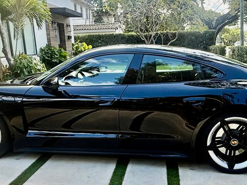 Used 2022 Porsche Taycan GTS image 8