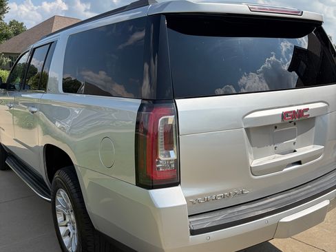 Used 2019 GMC Yukon XL SLT AWD/4WD image 6