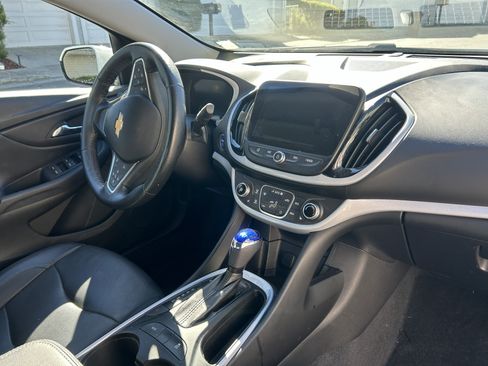 Used 2017 Chevrolet Volt LT w/ Comfort Package image 11