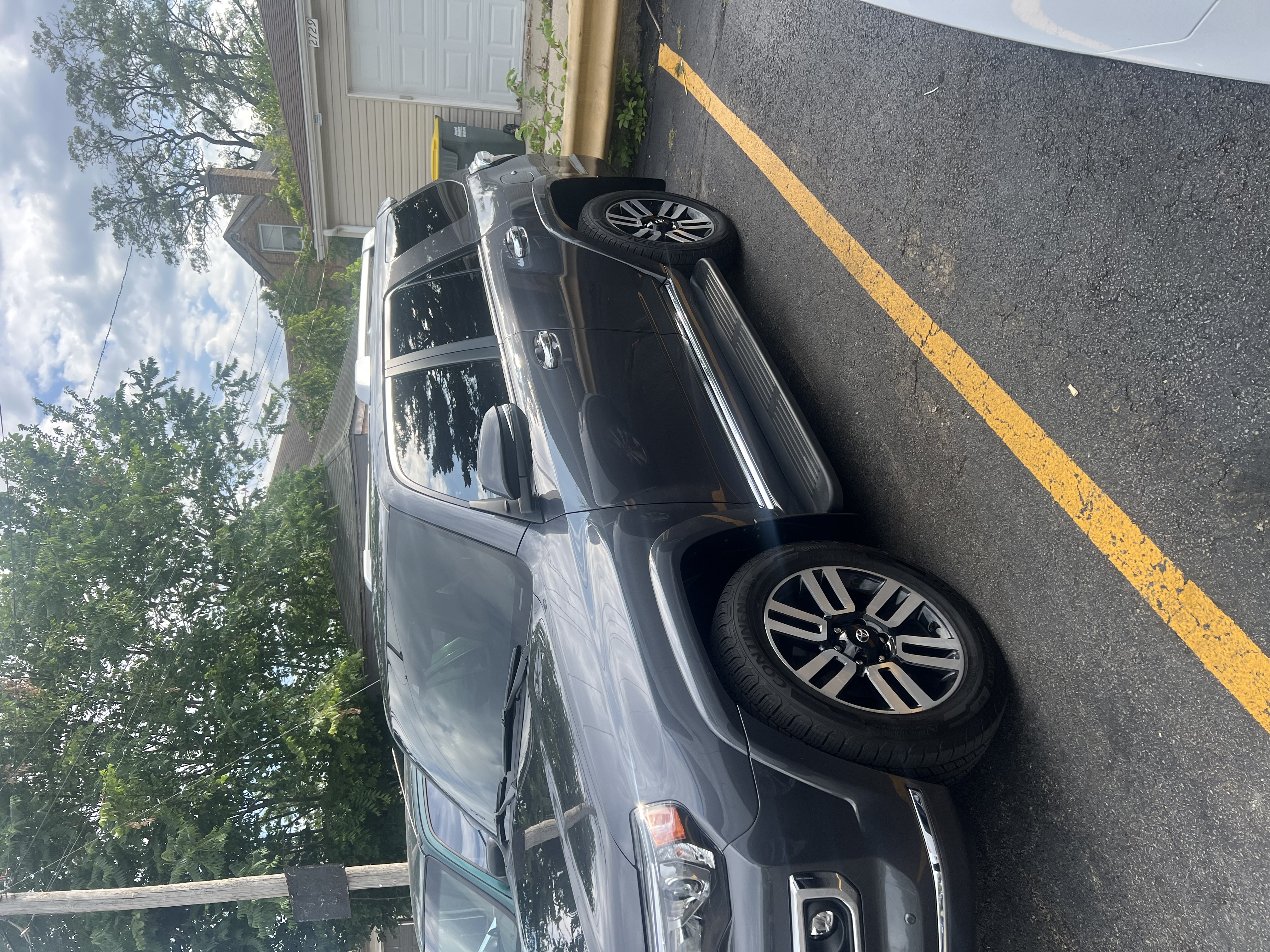 Used 2022 Toyota 4Runner Limited AWD/4WD image 2