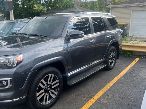 Used 2022 Toyota 4Runner Limited AWD/4WD image 2