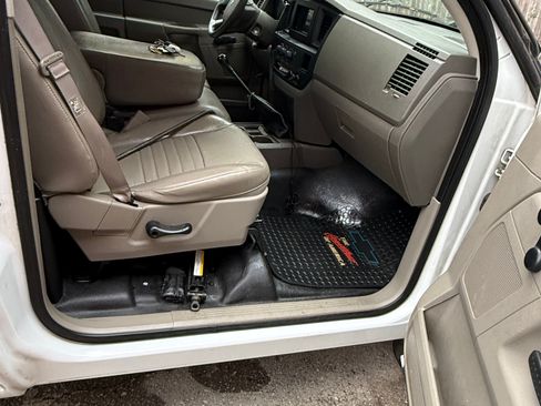 Used 2008 Dodge Ram 1500 Truck ST image 10