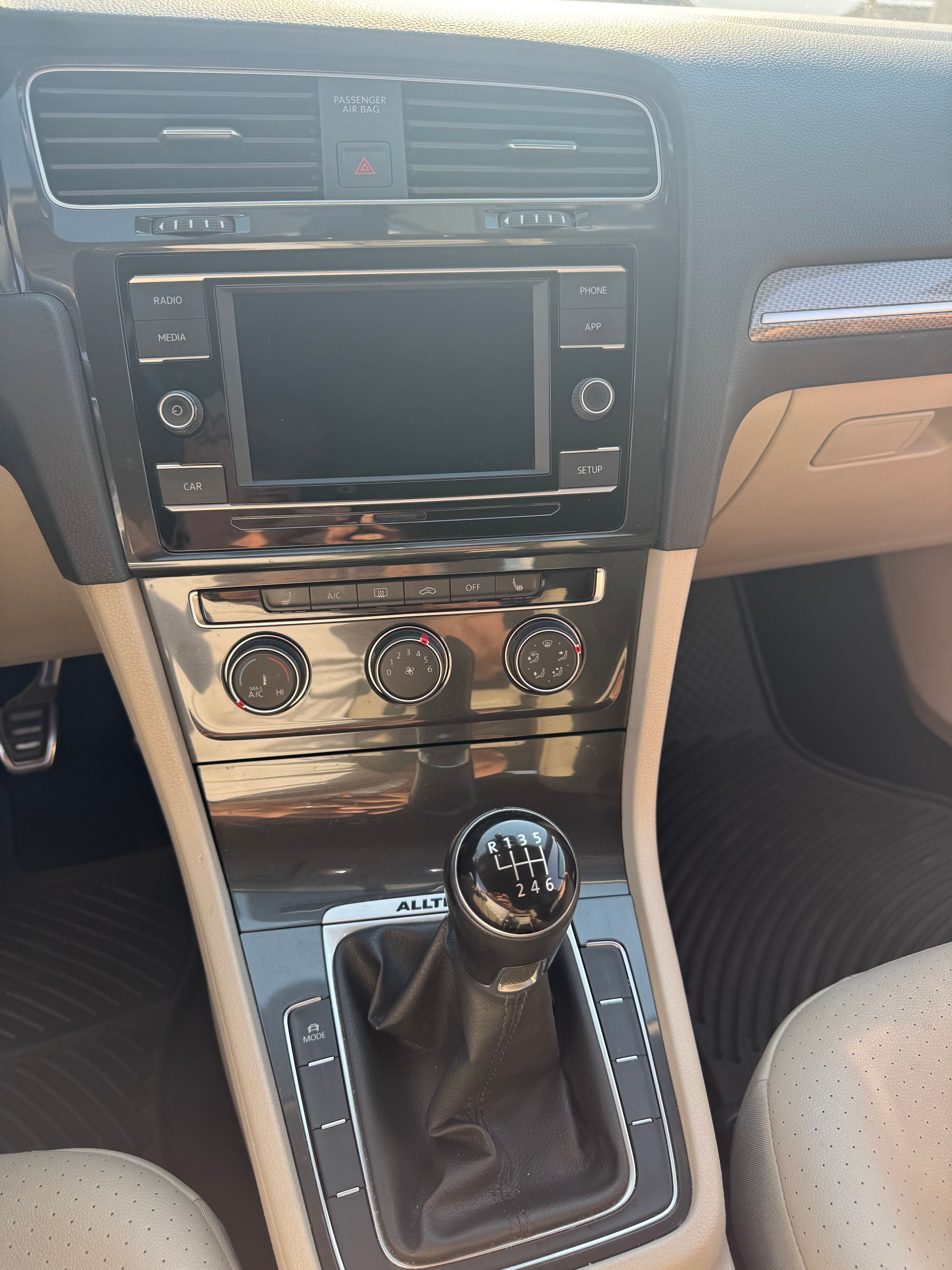 Used 2019 Volkswagen Golf Alltrack S AWD/4WD image 14