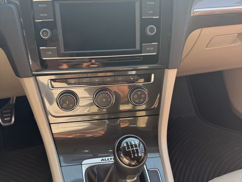 Used 2019 Volkswagen Golf Alltrack S AWD/4WD image 14