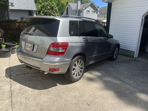 Used 2011 Mercedes-Benz GLK 350 4MATIC image 4