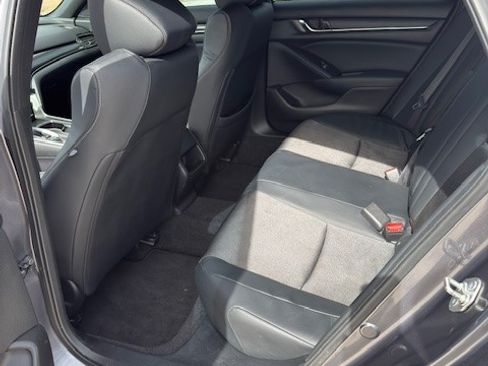 Used 2018 Honda Accord Sport image 11