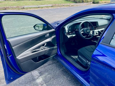 Used 2024 Hyundai Elantra SE FWD image 20
