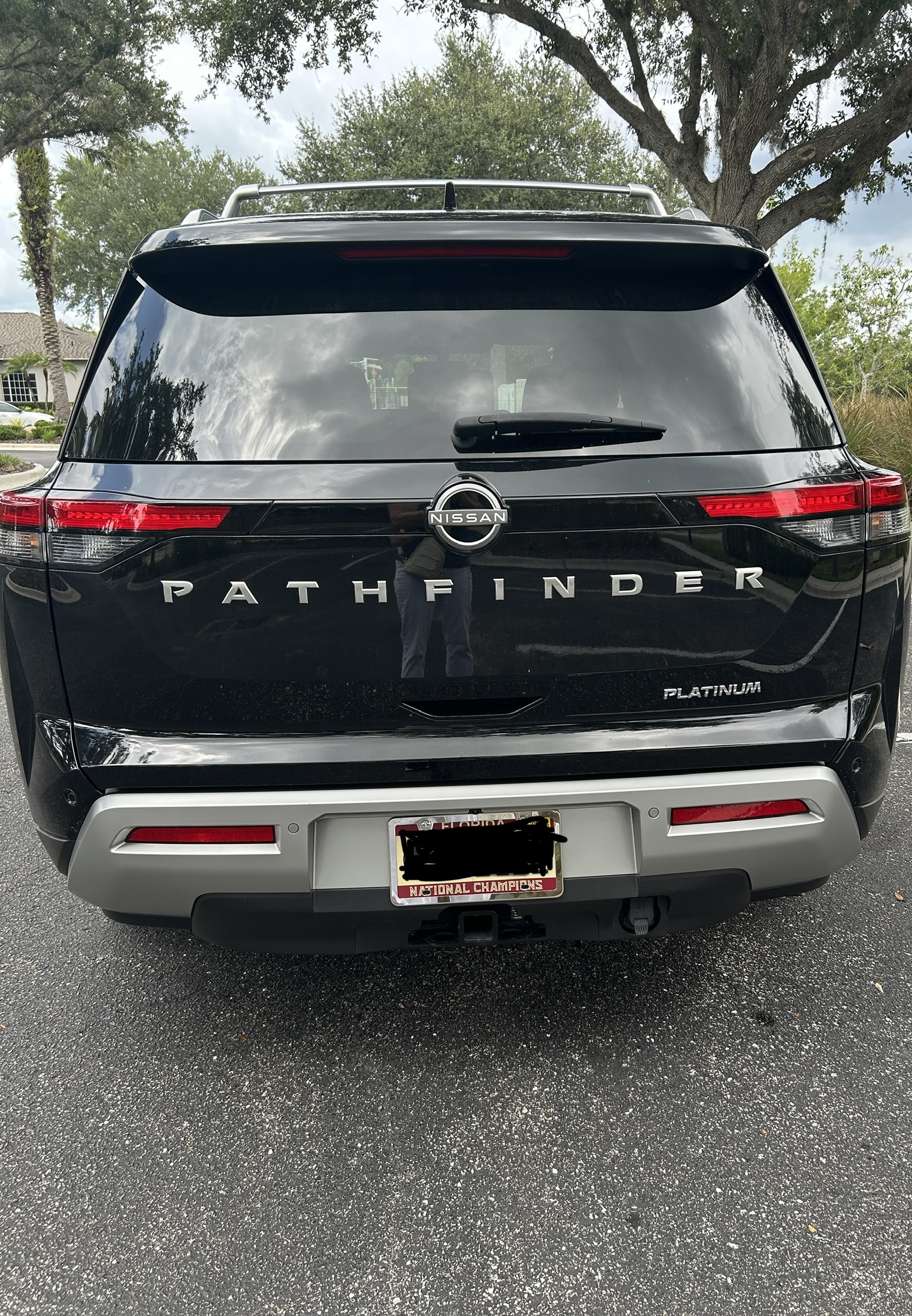 Used 2024 Nissan Pathfinder Platinum w/ Cargo Package FWD image 4