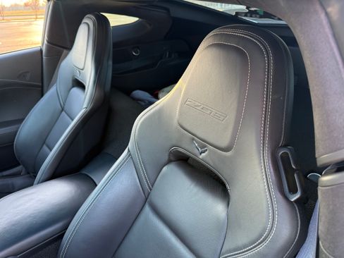 Used 2015 Chevrolet Corvette Z06 w/ 3LZ Preferred Equipment Group image 8