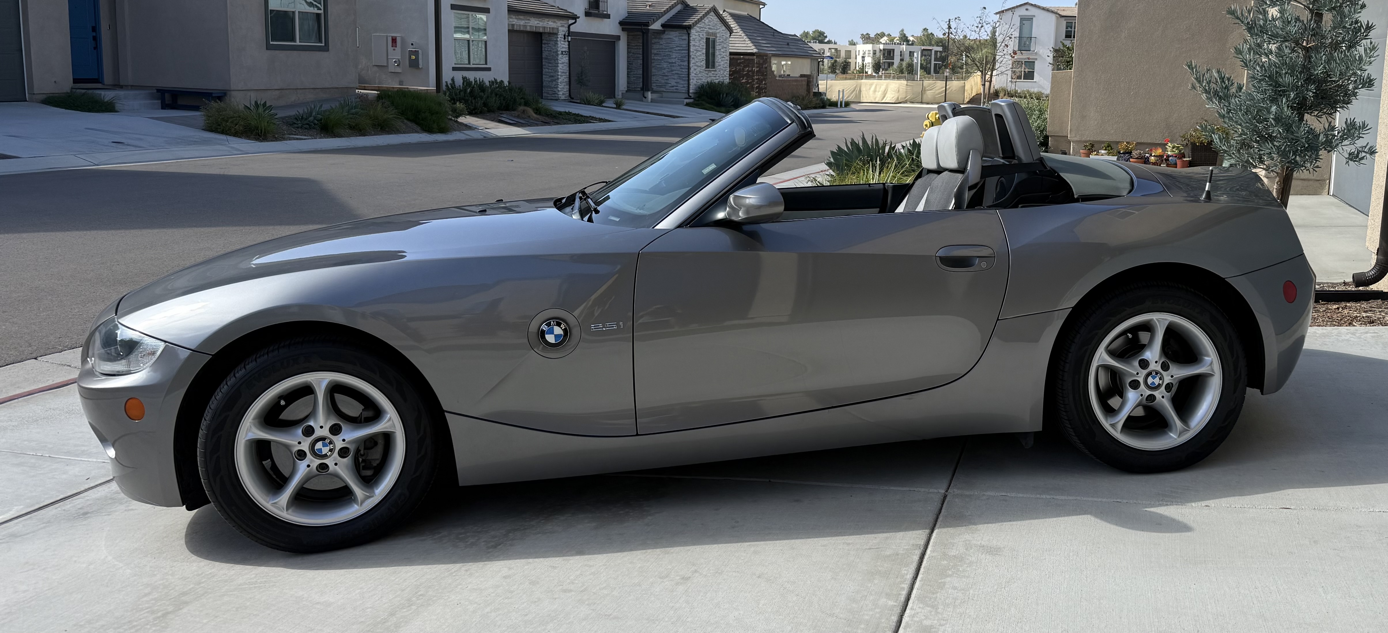 Used 2005 BMW Z4 2.5i RWD image 13