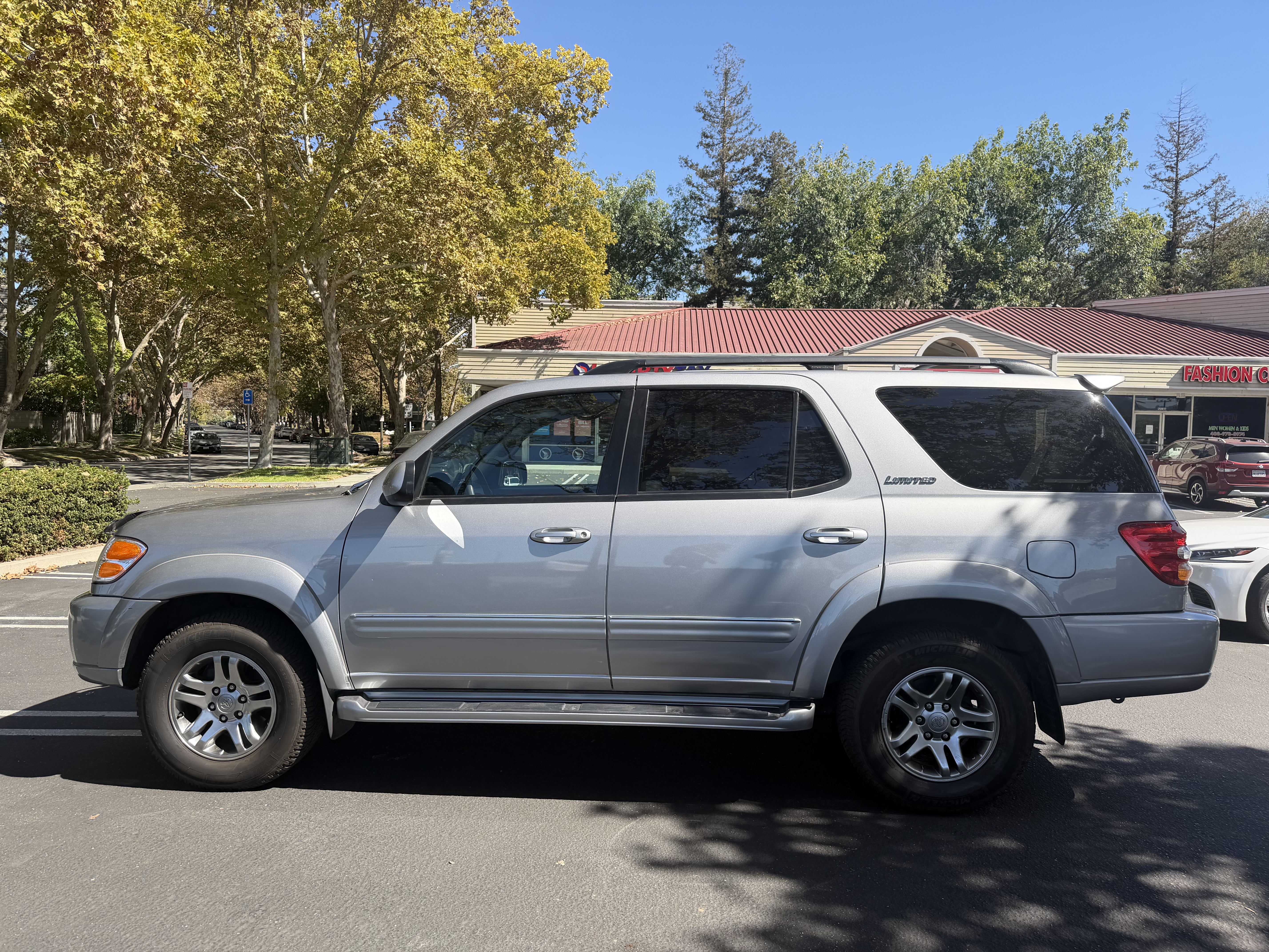 Used 2004 Toyota Sequoia Limited RWD image 12