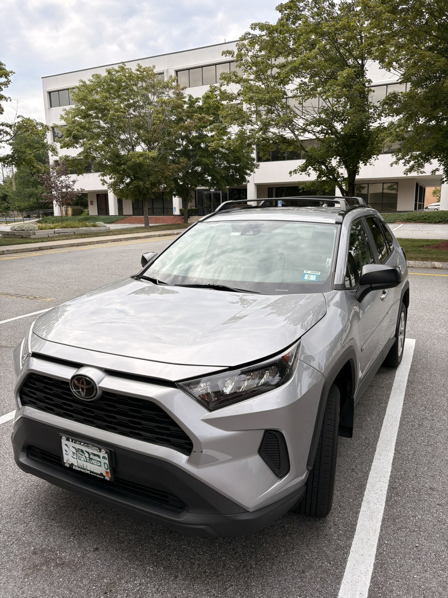 Used 2021 Toyota RAV4 LE w/ Carpet Mat Package (TMS) AWD/4WD image 4