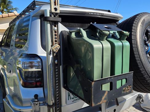 Used 2017 Toyota 4Runner SR5 Premium image 9