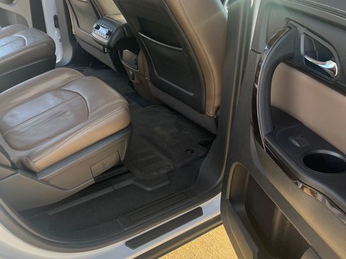 Used 2016 GMC Acadia SLT image 13