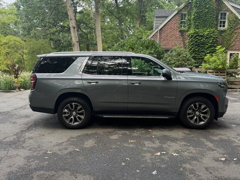 Used 2022 Chevrolet Tahoe LT w/ Luxury Package AWD/4WD image 4