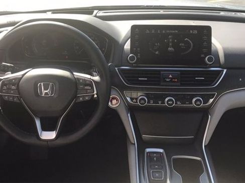Used 2019 Honda Accord Touring image 17