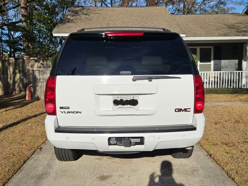 Used 2007 GMC Yukon SLT w/ SLT Preferred Equipment Group image 4