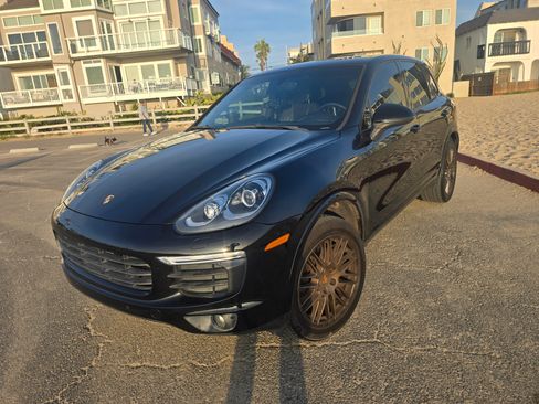 Used 2017 Porsche Cayenne Platinum Edition image 25