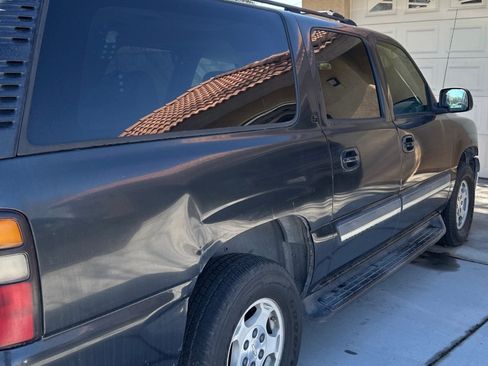 Used 2004 Chevrolet Suburban LS RWD image 32