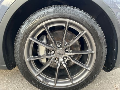 Used 2022 Tesla Model Y Long Range image 16