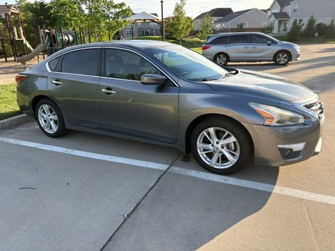 Used 2015 Nissan Altima 2.5 SV FWD image 4