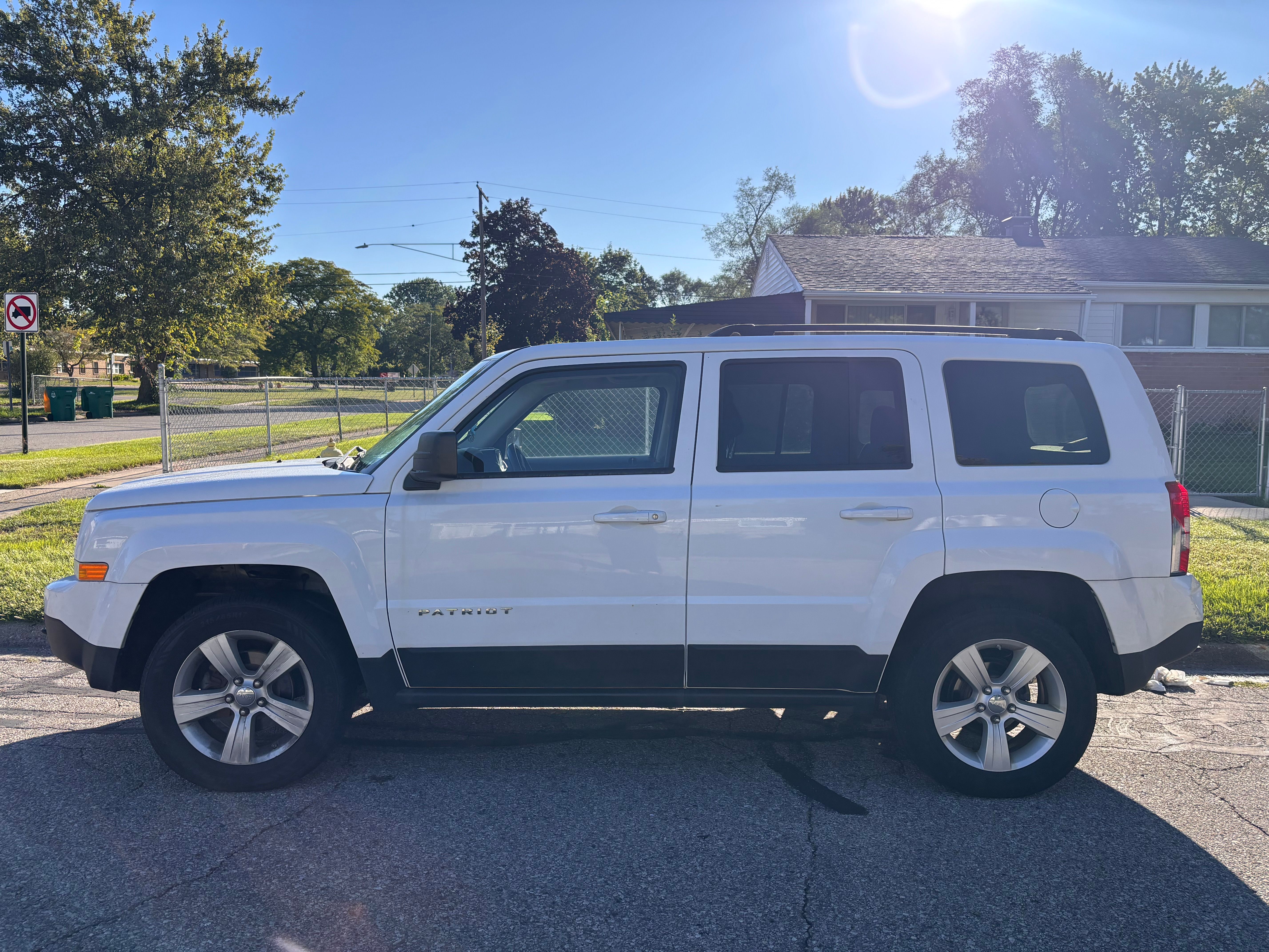 Used 2015 Jeep Patriot Latitude w/ All Weather Capability Group AWD/4WD image 6