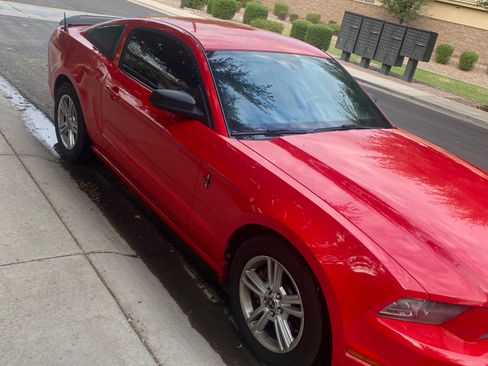 Used 2014 Ford Mustang Coupe RWD image 4