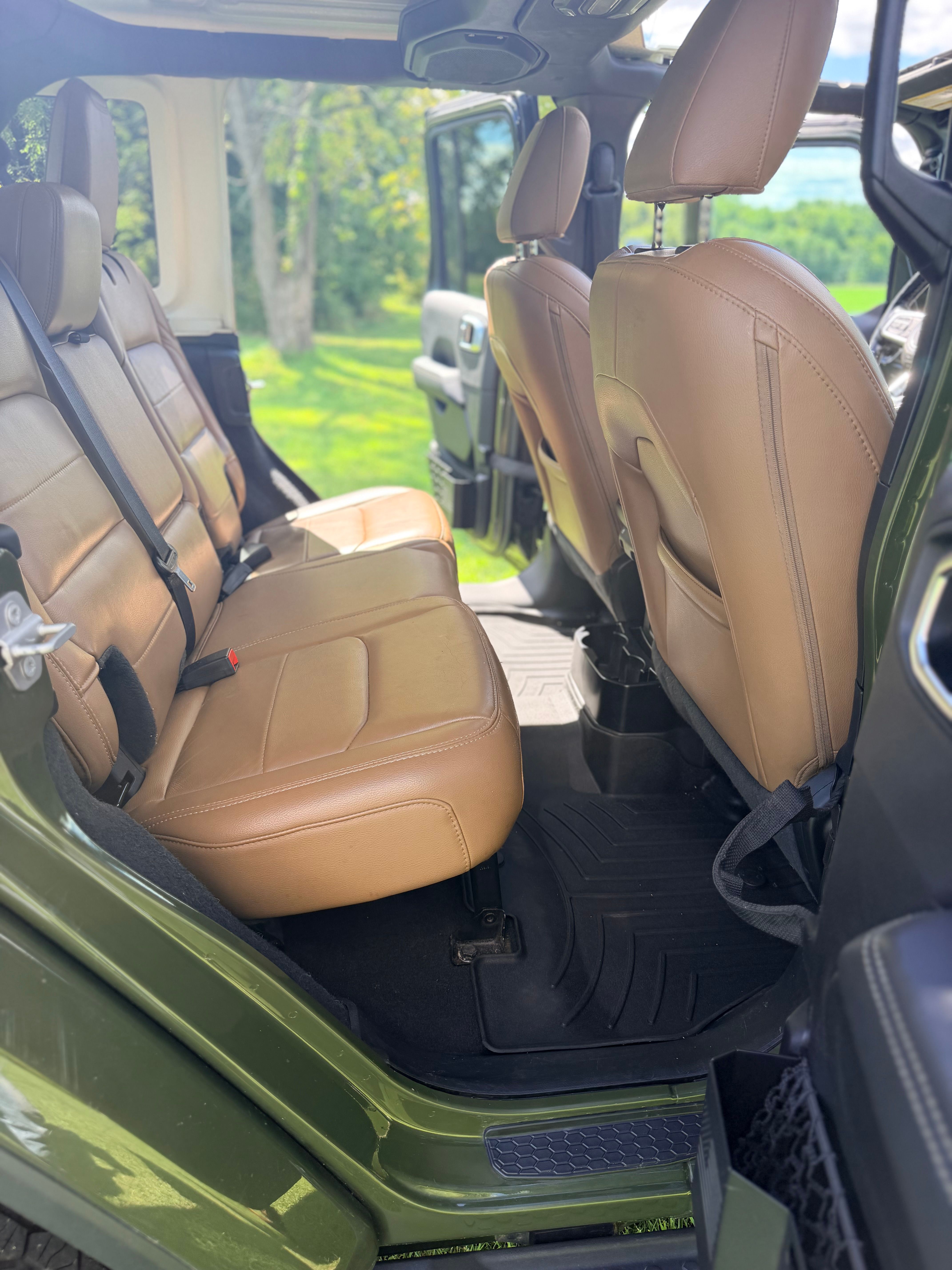 Used 2021 Jeep Wrangler Unlimited Sahara w/ Uconnect 4C Nav & Sound Group AWD/4WD image 21