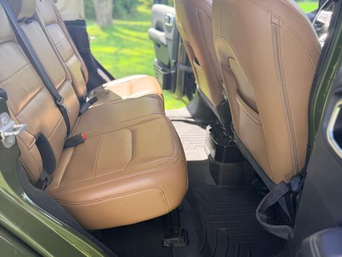 Used 2021 Jeep Wrangler Unlimited Sahara w/ Uconnect 4C Nav & Sound Group AWD/4WD image 21
