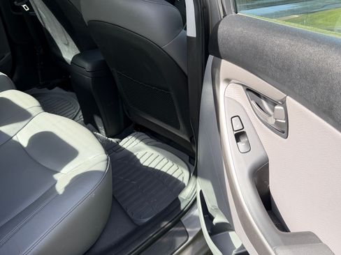 Used 2012 Hyundai Elantra Limited w/ Technology Pkg 5 image 17