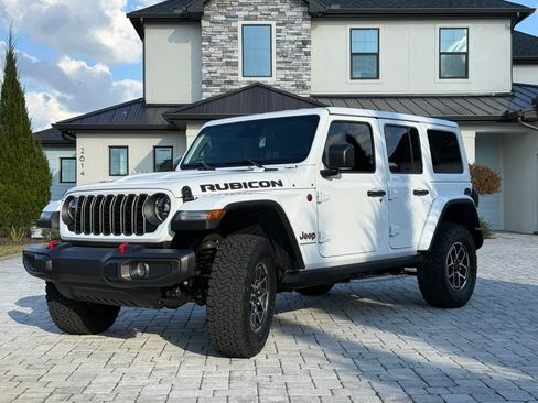 Used 2025 Jeep Wrangler Unlimited Rubicon image 2