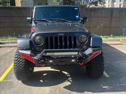 Used 2014 Jeep Wrangler Unlimited Sahara w/ Connectivity Group image 8