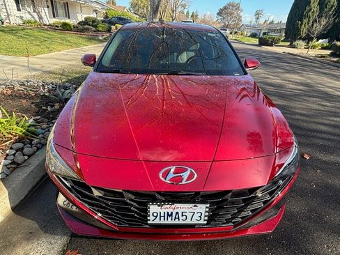 Used 2023 Hyundai Elantra Limited w/ Cargo Package image 5