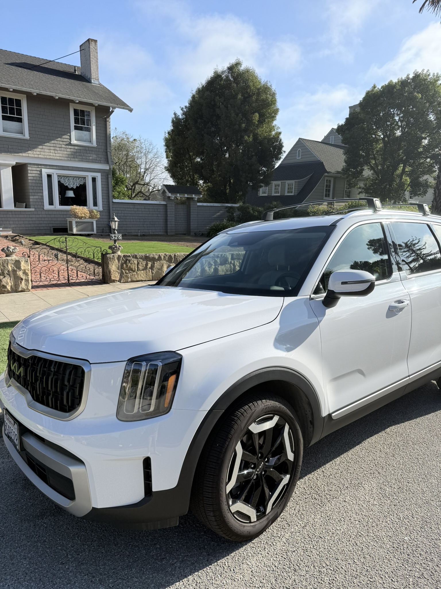 Used 2023 Kia Telluride EX w/ EX Captain's Chair Package FWD image 1