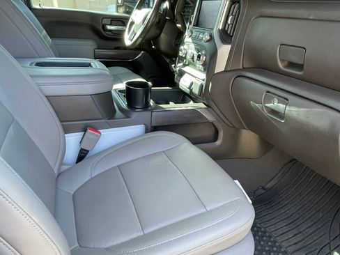 Used 2022 GMC Sierra 2500 SLT w/ SLT Convenience Package image 9