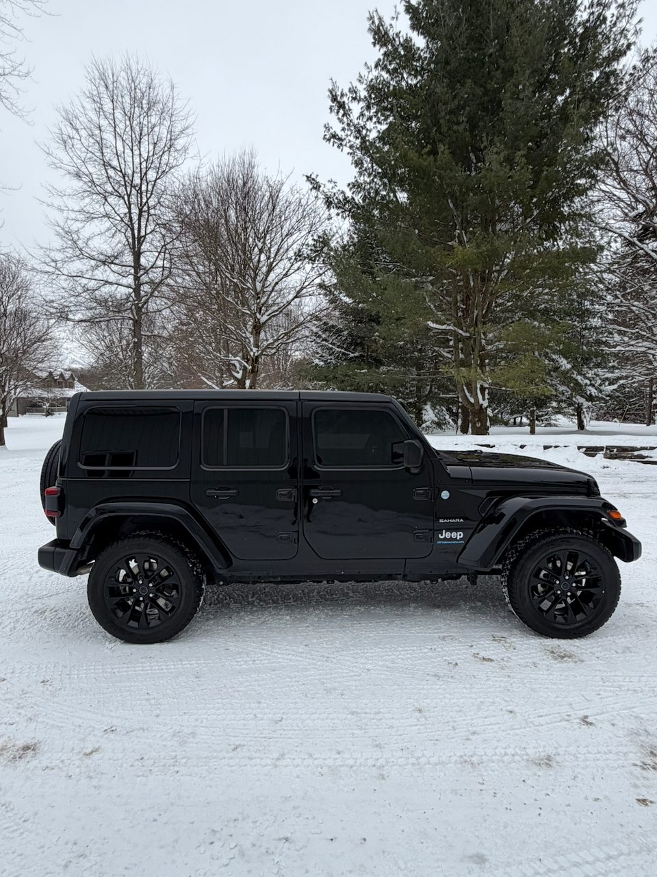 Used 2024 Jeep Wrangler Unlimited Sahara w/ Safety Group AWD/4WD image 13