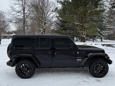 Used 2024 Jeep Wrangler Unlimited Sahara w/ Safety Group image 13