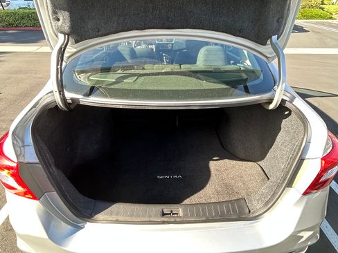 Used 2018 Nissan Sentra SR image 10