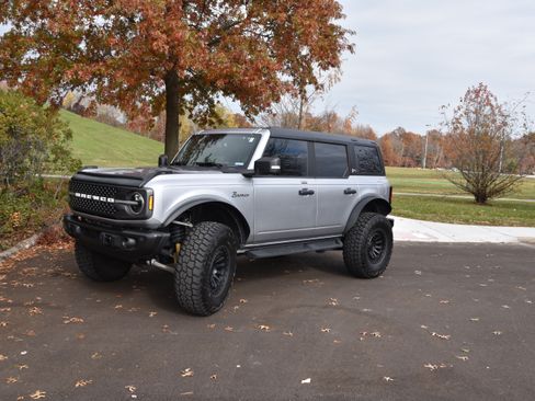 Used 2022 Ford Bronco Badlands image 2