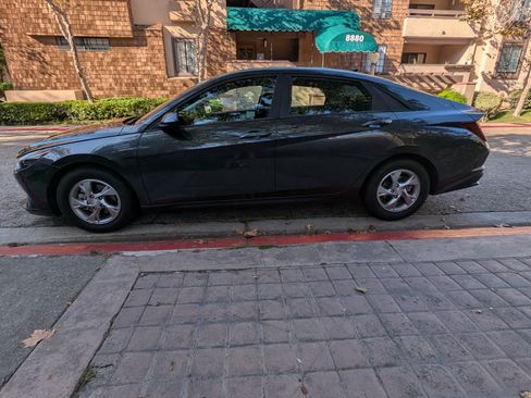 Used 2021 Hyundai Elantra SE image 4