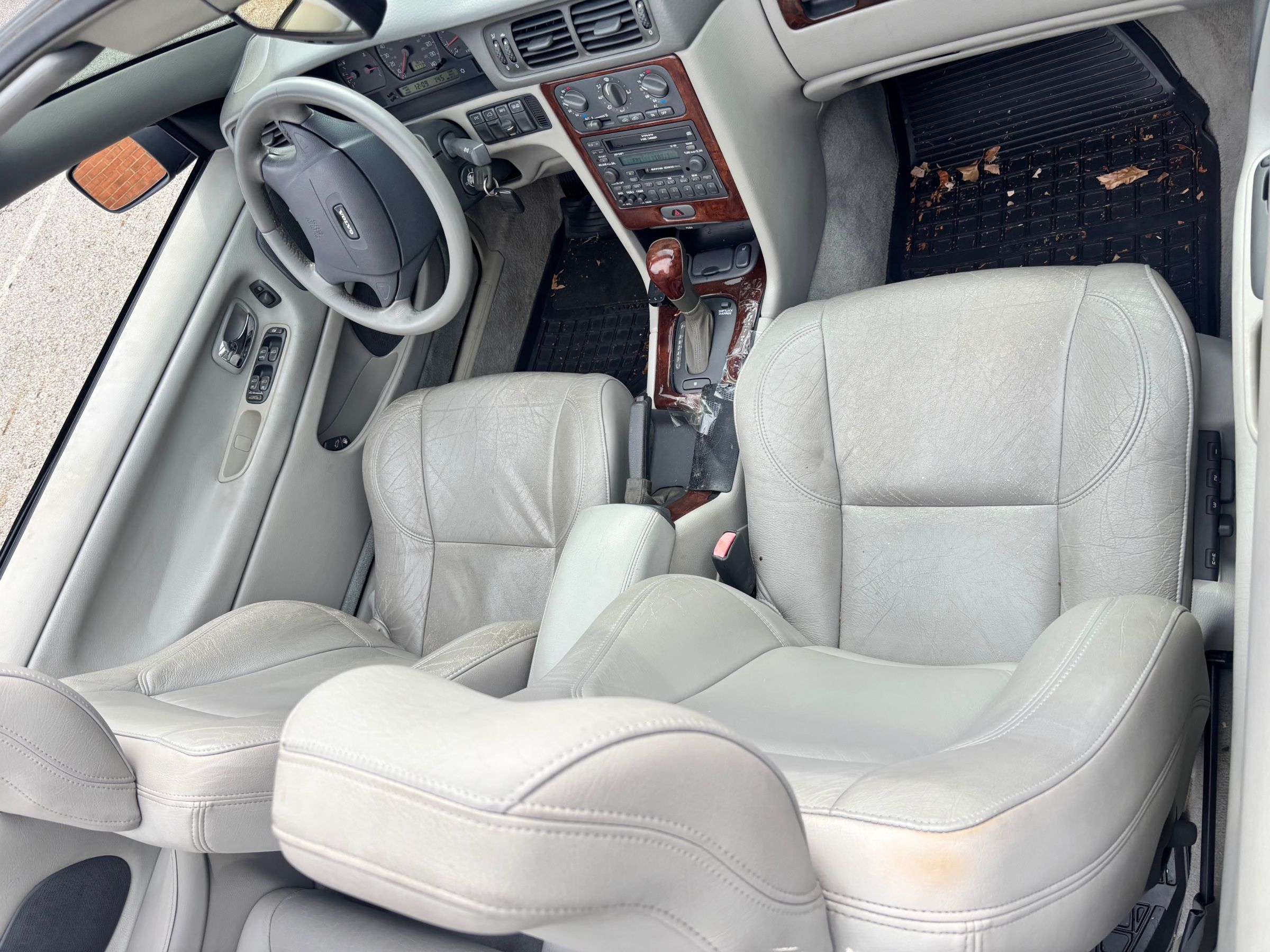 Used 2001 Volvo C70 LT FWD image 5