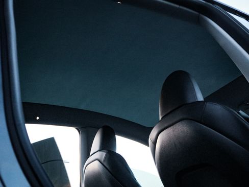 Used 2023 Tesla Model Y AWD image 22