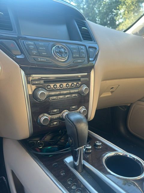 Used 2016 Nissan Pathfinder Platinum AWD/4WD image 17