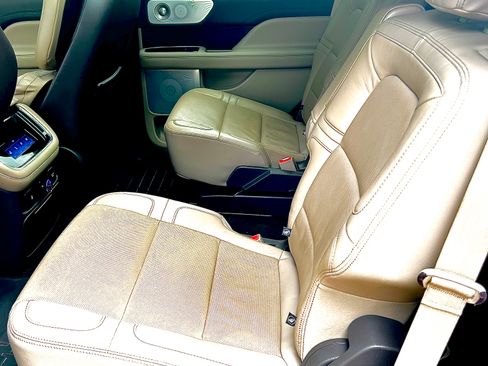 Used 2023 Lincoln Navigator Reserve AWD/4WD image 14
