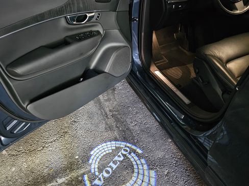 Used 2020 Volvo XC90 T6 Momentum w/ Protection Package Premier image 10