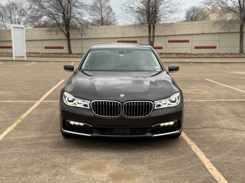 Used 2016 BMW 750i 750i Sedan 4D image 2