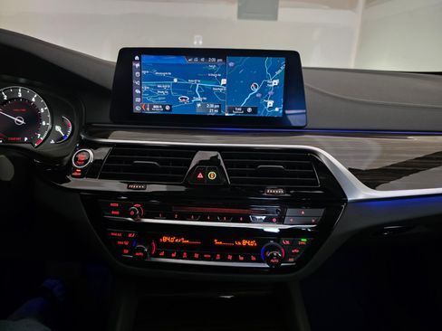 Used 2017 BMW 540i xDrive image 24