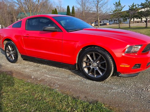 Used 2011 Ford Mustang Premium w/ 203A Rapid Spec Order Code image 4