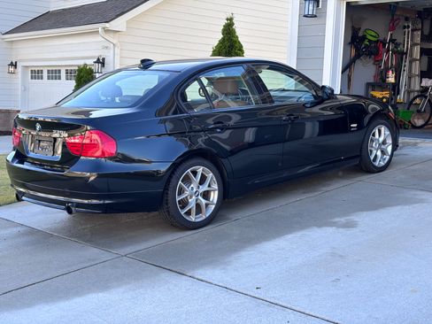 Used 2011 BMW 335i xDrive Sedan AWD/4WD image 8